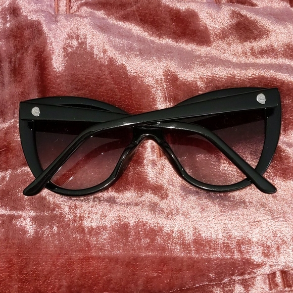 Cat eyed sunglasses - Picture 3 of 5